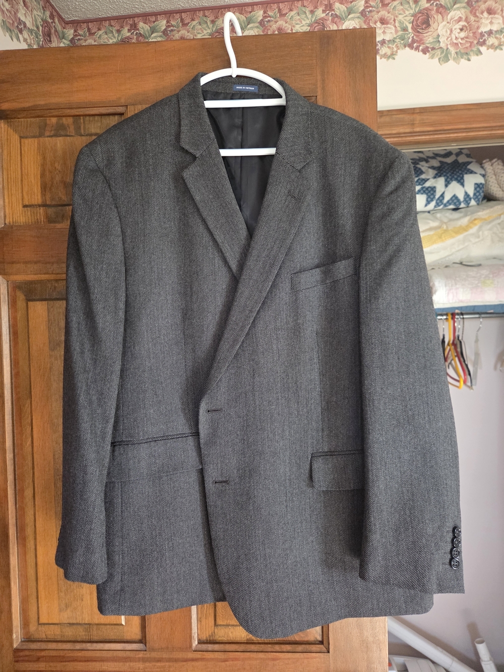 Stafford Men's Dark Gray Herringbone Sport Coat